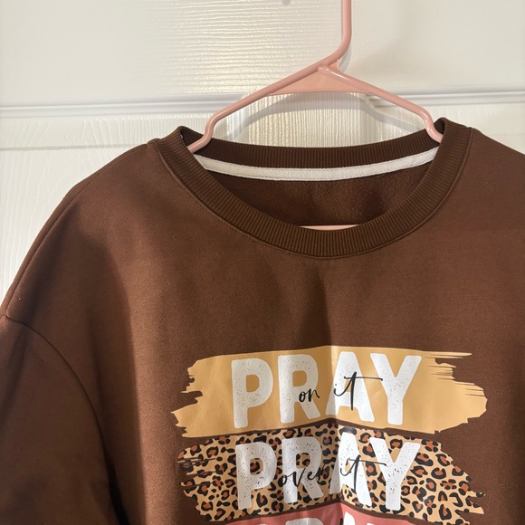 3 for 10$ 🎀 Shein Curve Crewneck - Picture 2 of 4